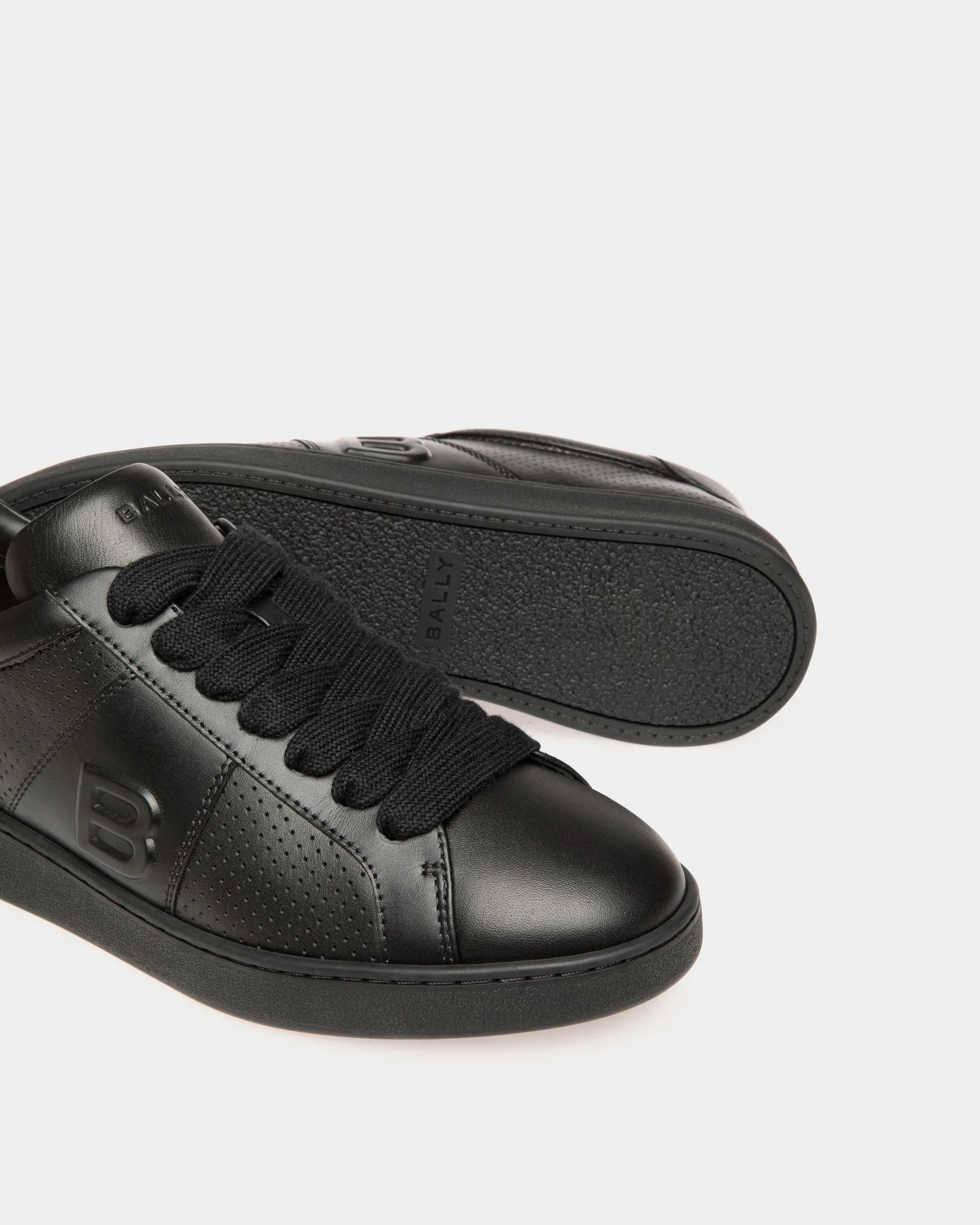 Adrien Brody Travel Collection Sneaker In Black Leather 