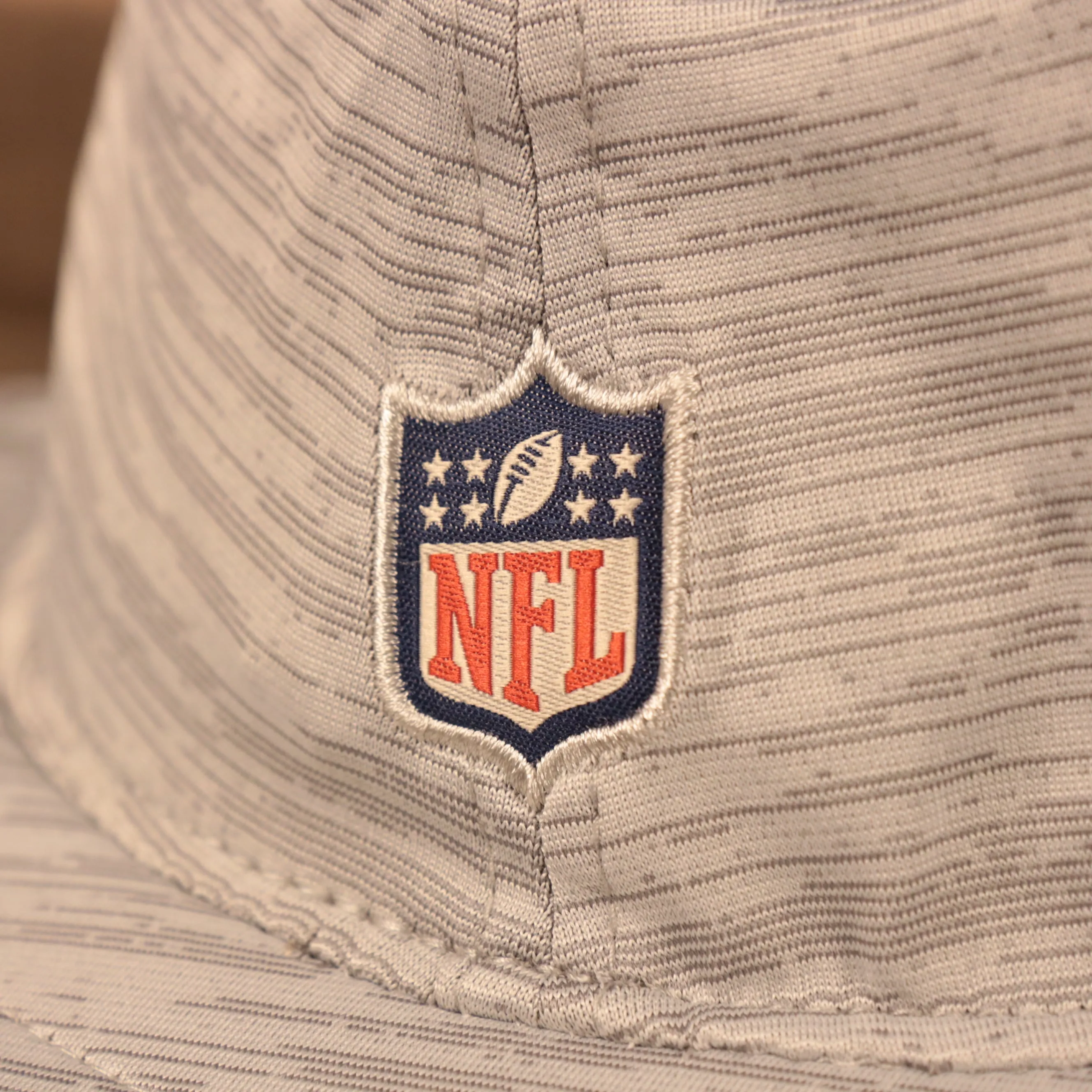 NEW ERA | NEW ORLEANS SAINTS | NFL TRAINING 2021 | PANAMA BUCKET HAT | SAINTS SCRIPT BRIM | BLACK BOTTOM | GRAY | OSFM